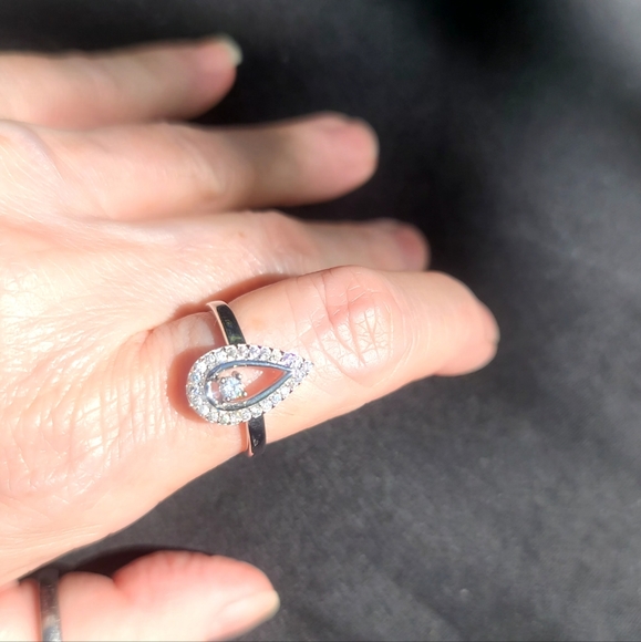 White Topaz & sterling silver water drop ring - Picture 6 of 12